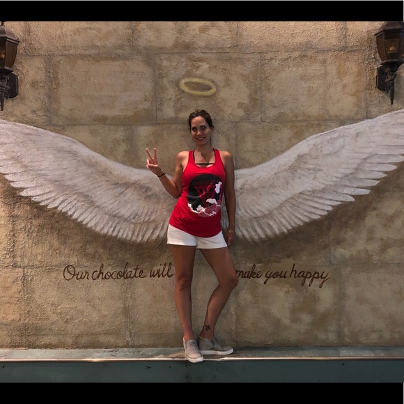 Meet your Posher, Malia - Picture 2 of 2